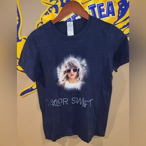 Gildan Navy Graphic T-Shirt